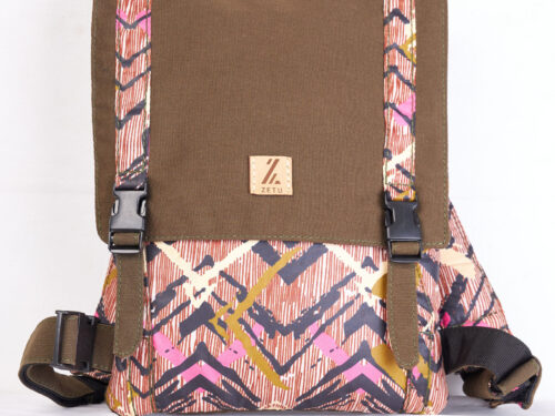 Front of Zetu minimalist bag