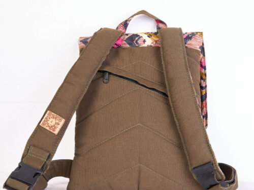 back of Zetu minimalist bag